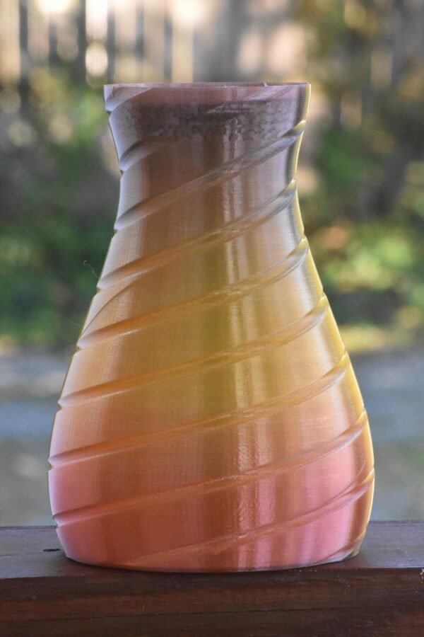 3D Printed Solar Vase: Unique Color Changing Decor