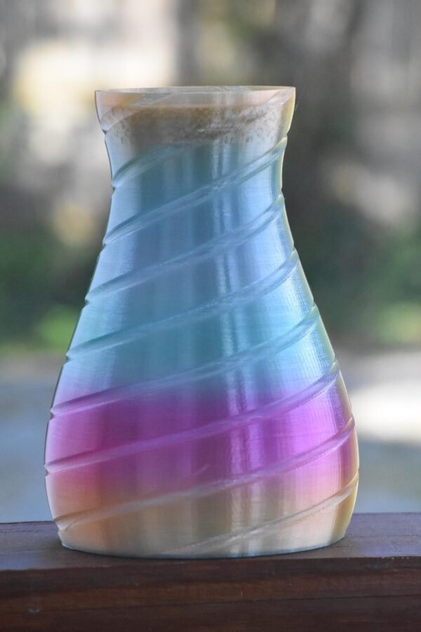 3D Printed Solar Vase: Unique Color Changing Decor