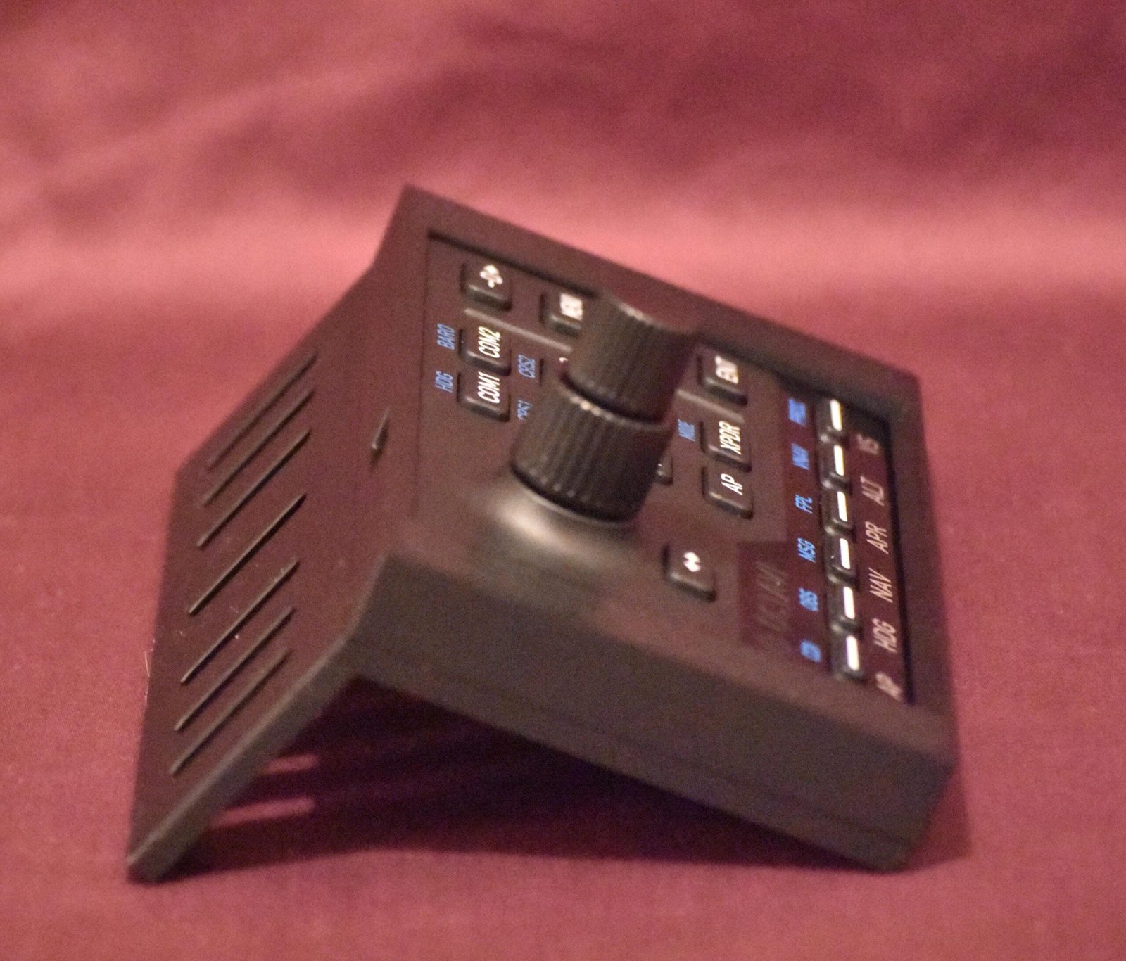 Octavi IFR-1 Under Desk Mounting Bracket - Image 3