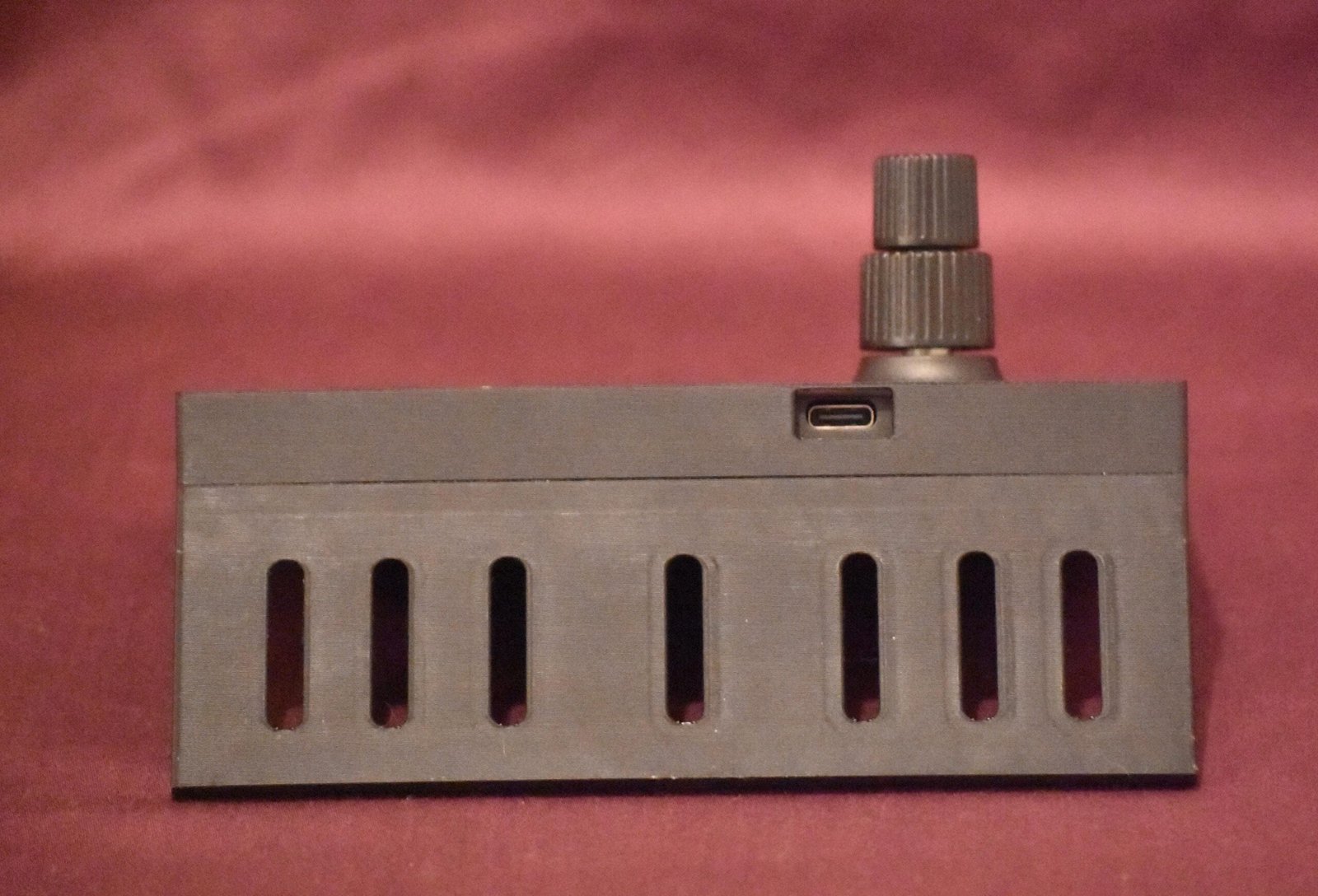 Octavi IFR-1 Under Desk Mounting Bracket - Image 5