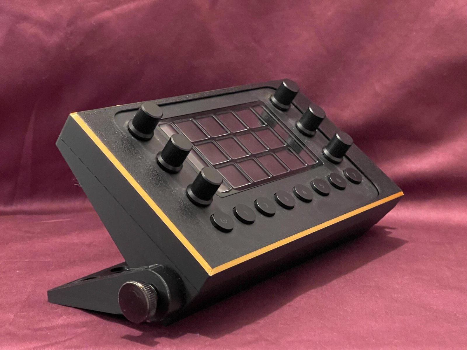 Loupedeck Live/Razer Stream Controller Rotating Holder - Image 4